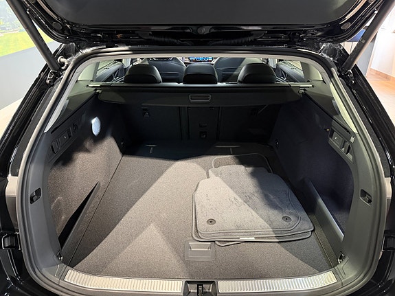 Volkswagen Passat 23 of 25