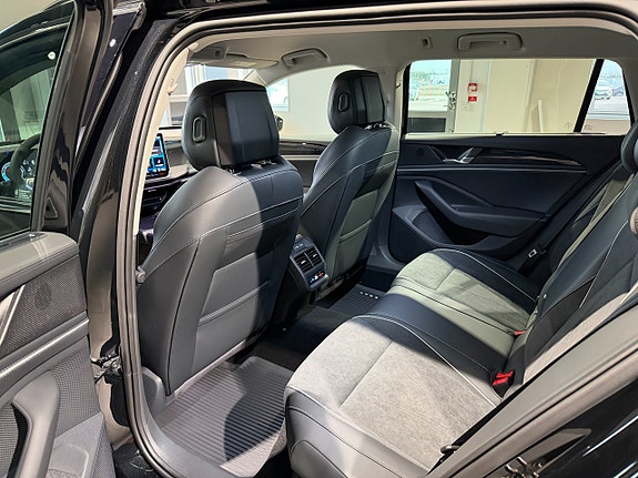Volkswagen Passat 19 of 25