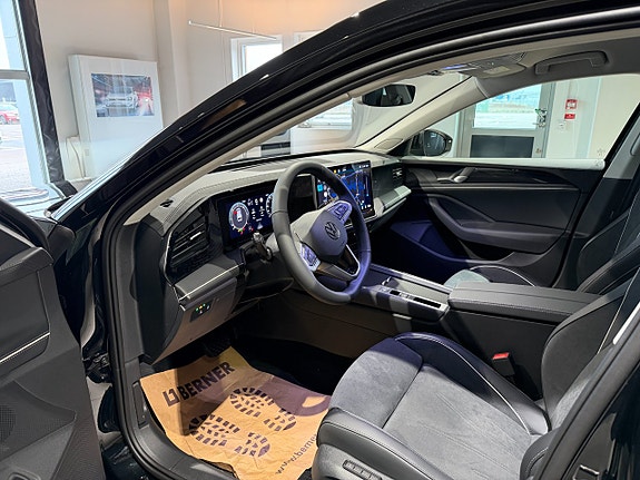 Volkswagen Passat 9 of 25