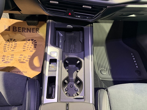 Volkswagen Passat 18 of 25