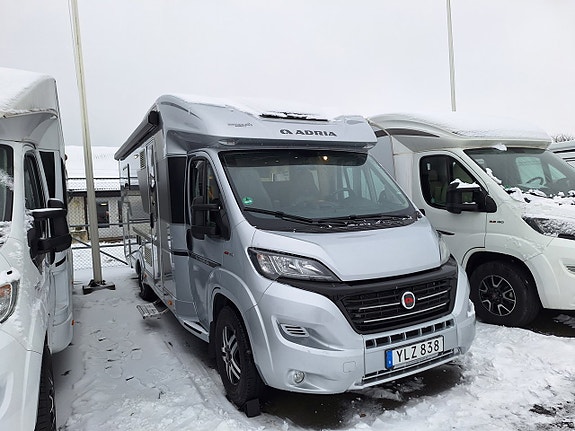 Adria Coral Supreme 670 SC Queenbädd, Automat, Hyd.Stödben, AC