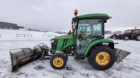 John Deere 3033R / Vikplog / Sandspridare / 1271 timmar