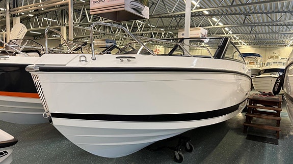 Uttern T65 med Mercury F 200