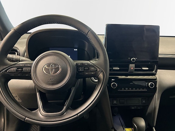 Toyota Yaris Cross 2 of 29