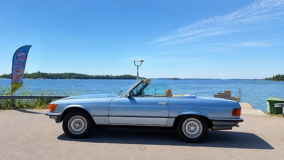 Mercedes-Benz 350 SL 2 of 5