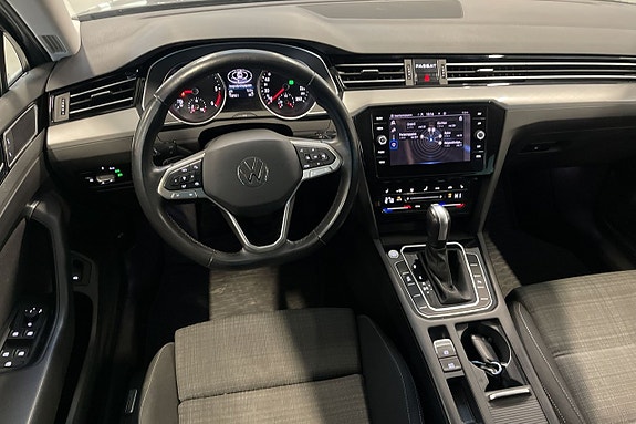 Volkswagen Passat 11 of 12