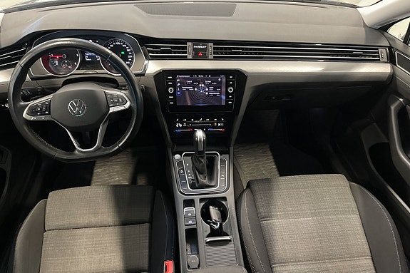 Volkswagen Passat 10 of 12