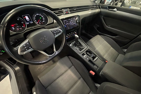 Volkswagen Passat 8 of 12
