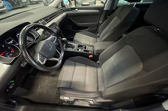 Volkswagen Passat 7 of 12