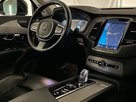 Volvo XC90 14 of 23