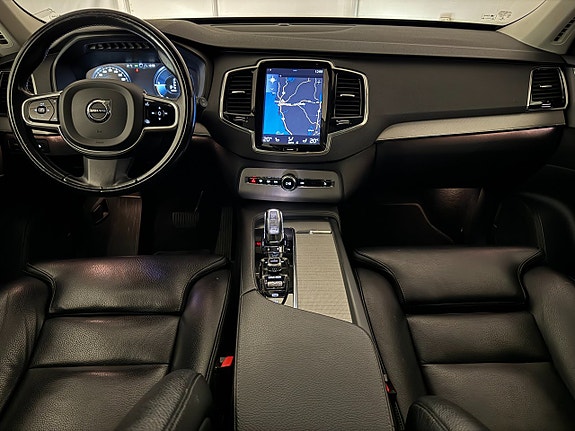 Volvo XC90 12 of 23