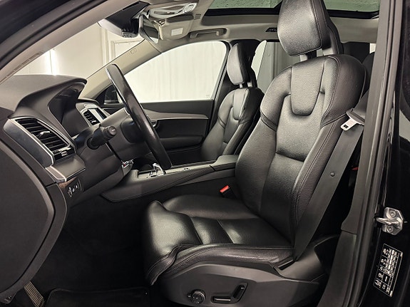 Volvo XC90 8 of 23