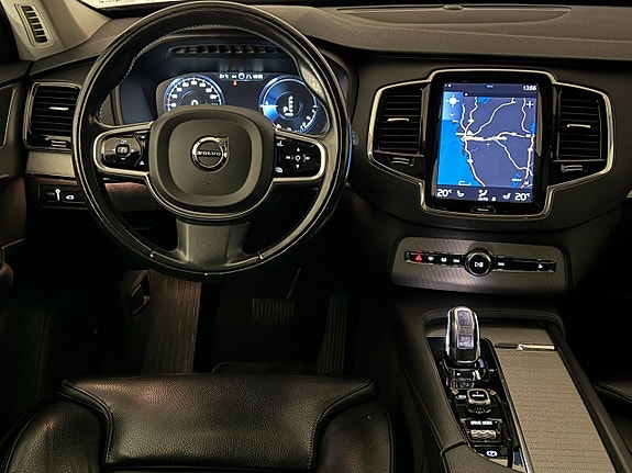 Volvo XC90 13 of 23