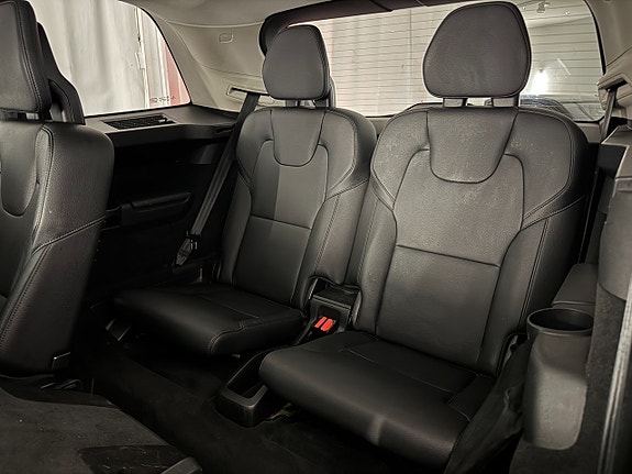 Volvo XC90 10 of 23