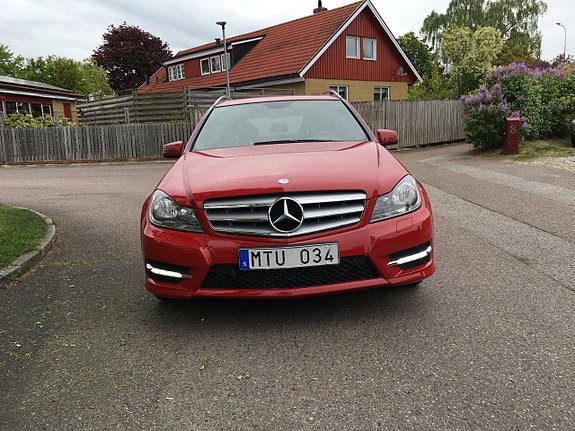 Mercedes-Benz C200 2 of 5