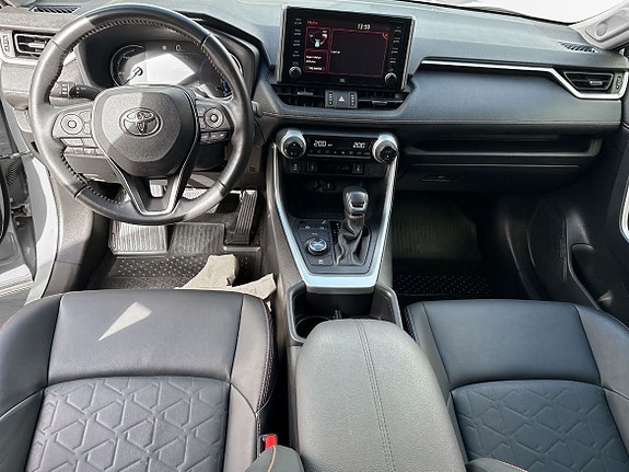 Toyota RAV4 9 of 25