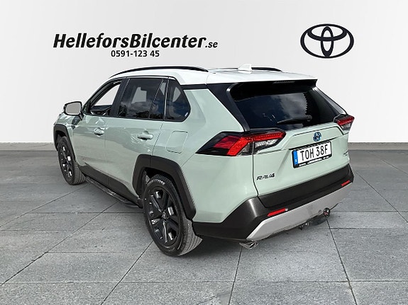 Toyota RAV4 2 of 5