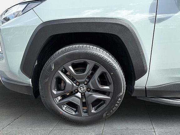 Toyota RAV4 17 of 25