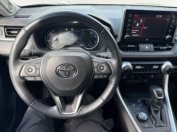 Toyota RAV4 10 of 25