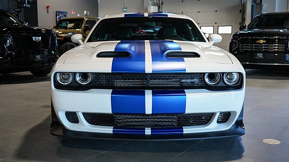 Dodge Challenger 3 of 5