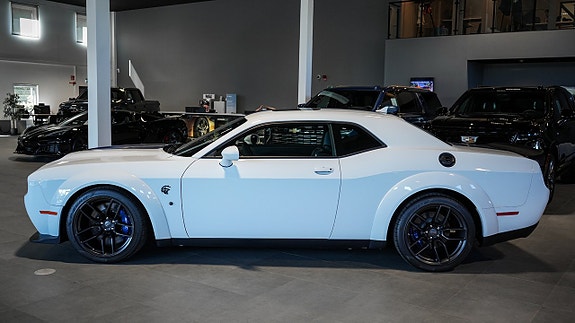 Dodge Challenger 4 of 5