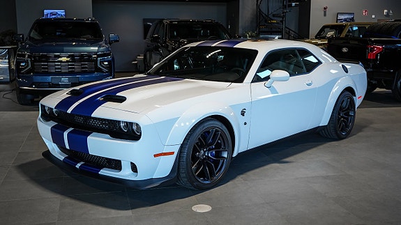Dodge Challenger 2 of 5