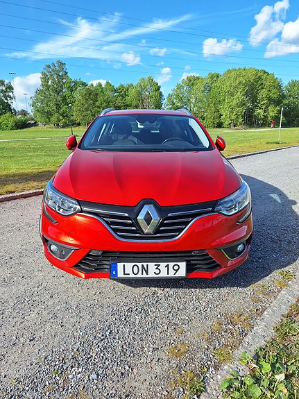 Renault Megane IV 2 of 5