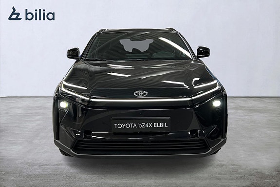 Toyota bZ4X 15 of 17