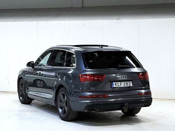 Audi Q7 3 of 5