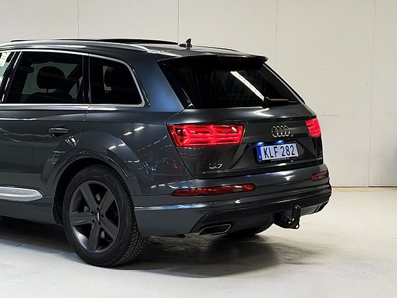Audi Q7 9 of 24