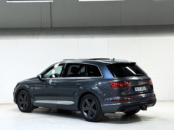 Audi Q7 4 of 5
