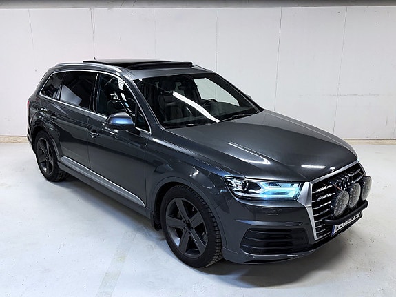 Audi Q7 2 of 5
