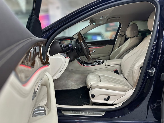 Mercedes-Benz E300 d 12 of 26