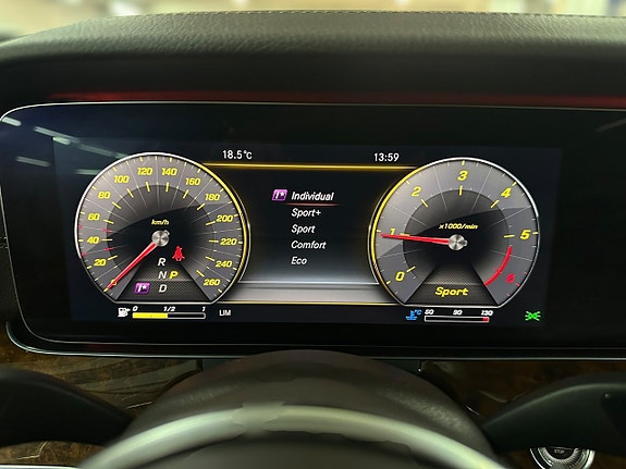 Mercedes-Benz E300 d 22 of 26