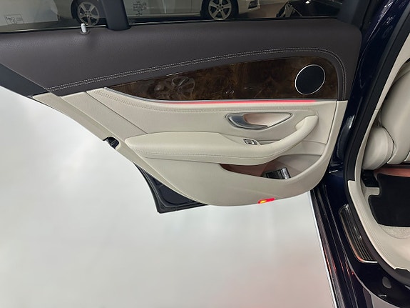 Mercedes-Benz E300 d 25 of 26