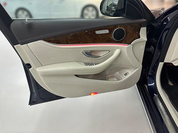 Mercedes-Benz E300 d 26 of 26