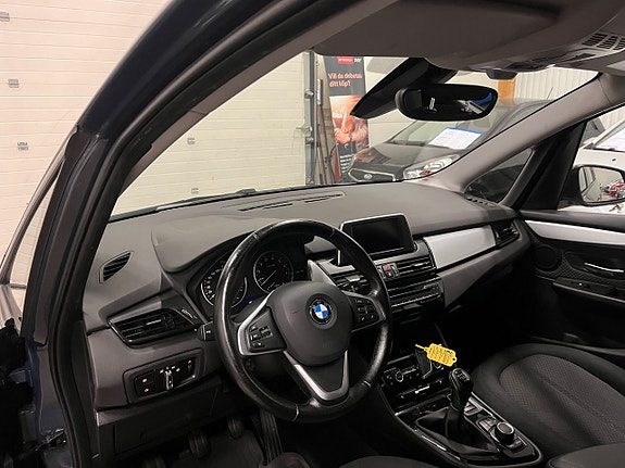 BMW 218i 14 of 16