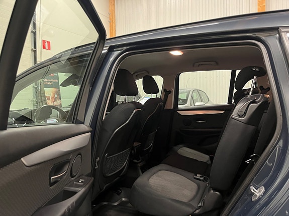 BMW 218i 12 of 16