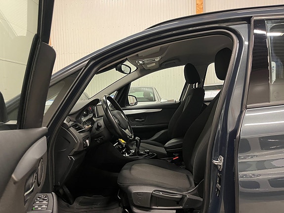 BMW 218i 13 of 16