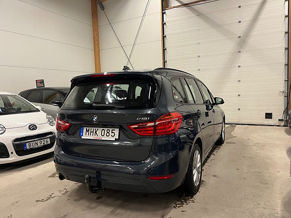 BMW 218i 3 of 5