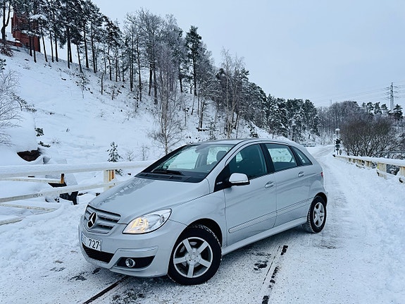 Mercedes-Benz B180 3 of 5