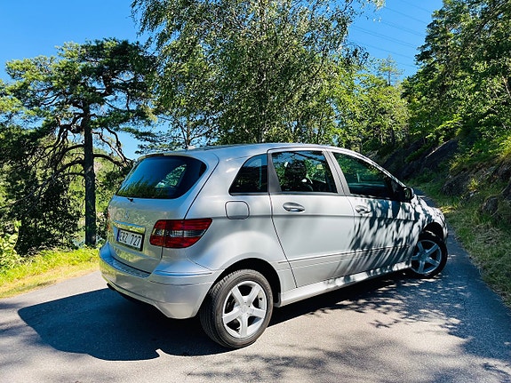 Mercedes-Benz B180 5 of 7