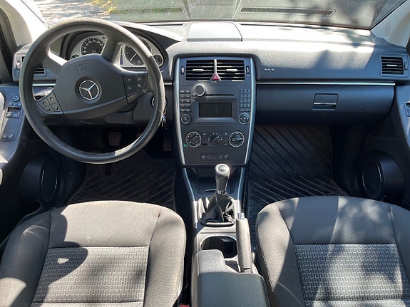 Mercedes-Benz B180 6 of 7