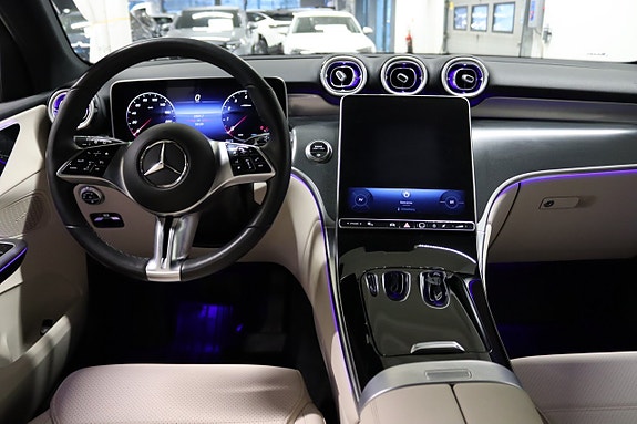 Mercedes-Benz GLC200 12 of 20