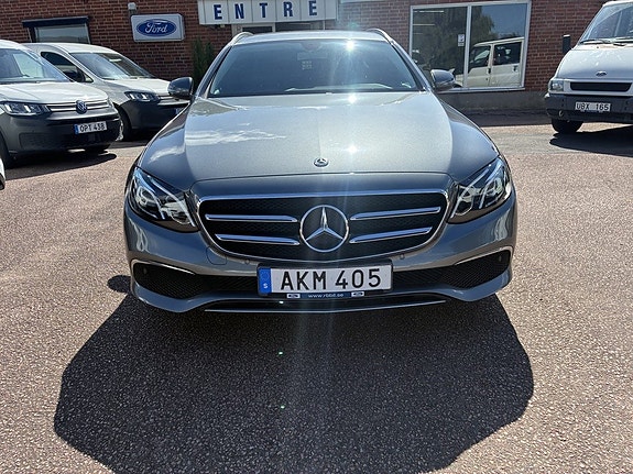 Mercedes-Benz E200 d 2 of 5