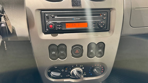 Dacia Sandero 8 of 18