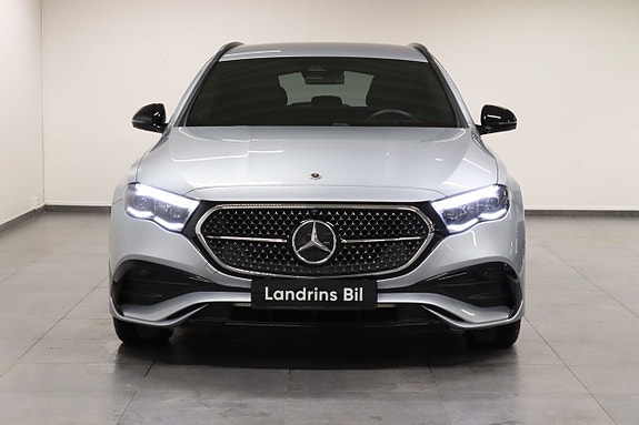 Mercedes-Benz E220 2 of 5