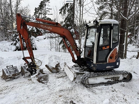 Bandgrävare Kubota U35-3a2 med redskap VIDEO (199,000:- ex m