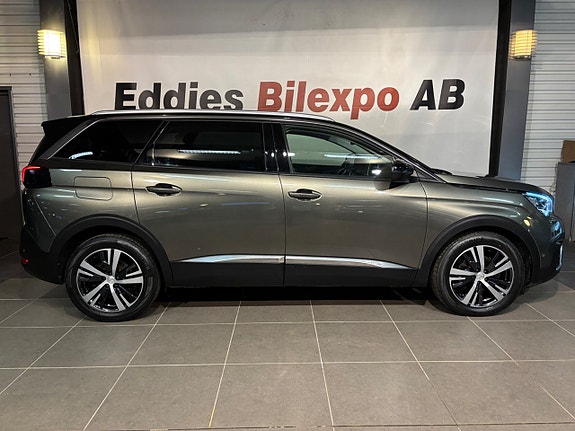 Peugeot 5008 3 of 5