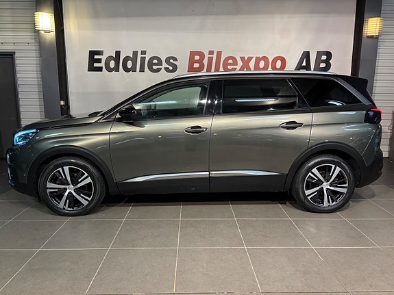 Peugeot 5008 2 of 5